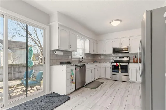 $440,000 | 1701 East Sheridan Bridge Lane, Olathe, KS 66062