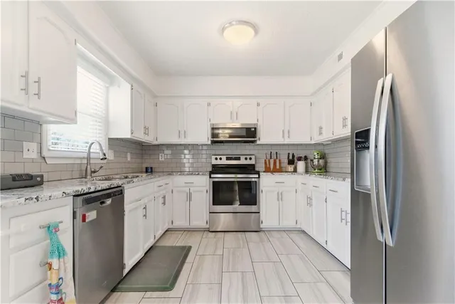 $440,000 | 1701 East Sheridan Bridge Lane, Olathe, KS 66062