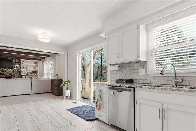 $440,000 | 1701 East Sheridan Bridge Lane, Olathe, KS 66062