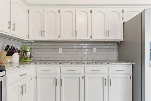 $440,000 | 1701 East Sheridan Bridge Lane, Olathe, KS 66062