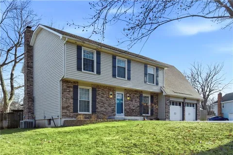 $440,000 | 1701 East Sheridan Bridge Lane, Olathe, KS 66062