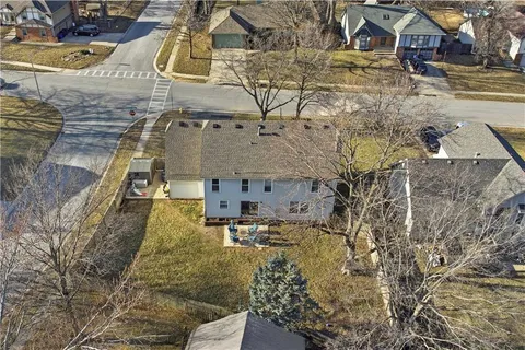 $440,000 | 1701 East Sheridan Bridge Lane, Olathe, KS 66062