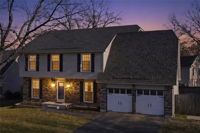 $440,000 | 1701 East Sheridan Bridge Lane, Olathe, KS 66062