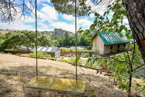 $1,395,000 | 1000 East Sunnyslope Road, Petaluma, CA 94952
