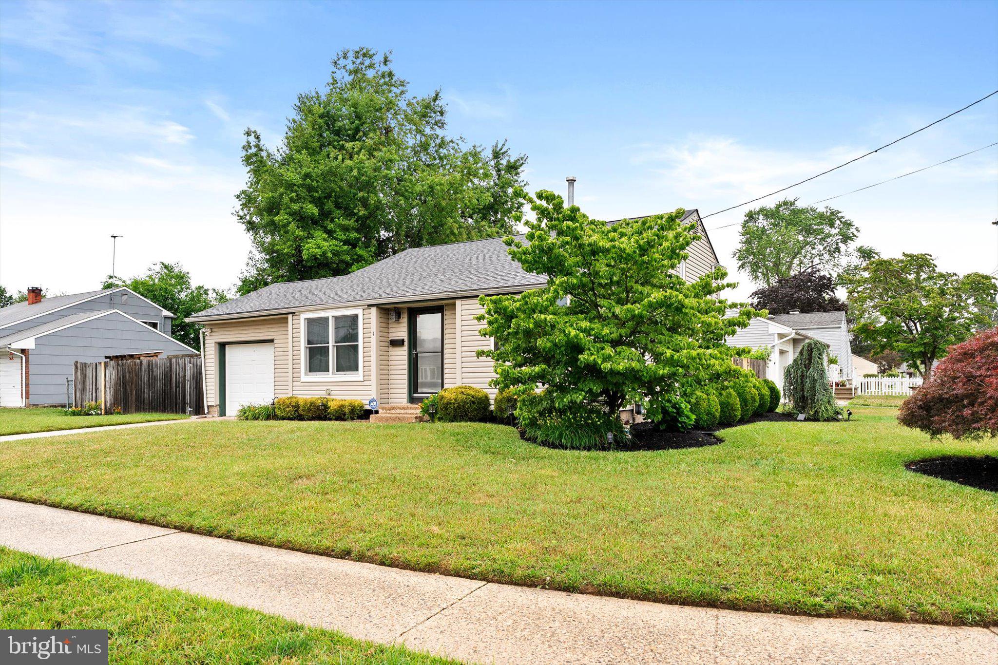 1 Hastings Road Hamilton, NJ 08620 - Photo 3 of 28