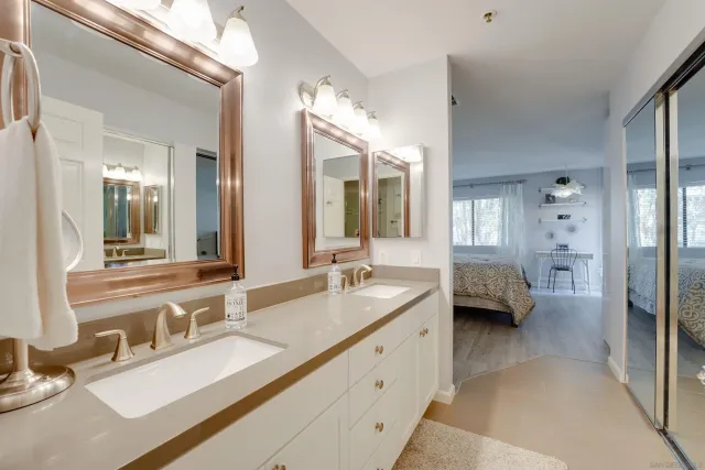 a en suite bathroom with double vanity and a mirror