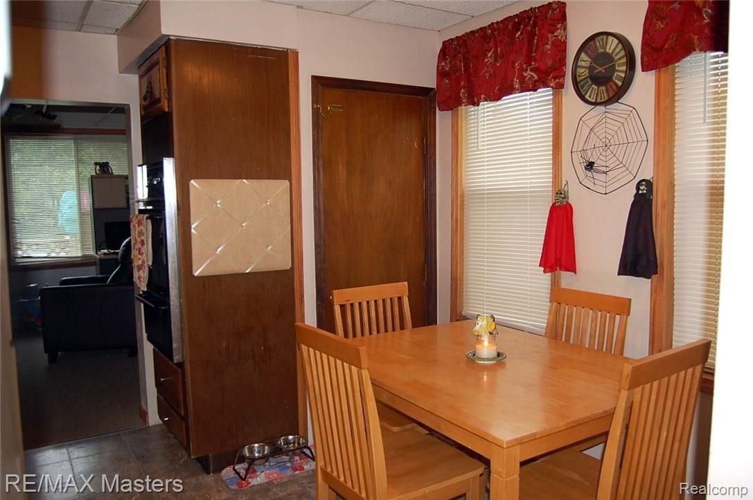 3994 Will Carleton Road Flat Rock, MI 48134 - Photo 4 of 24 EAT-IN KITCHEN