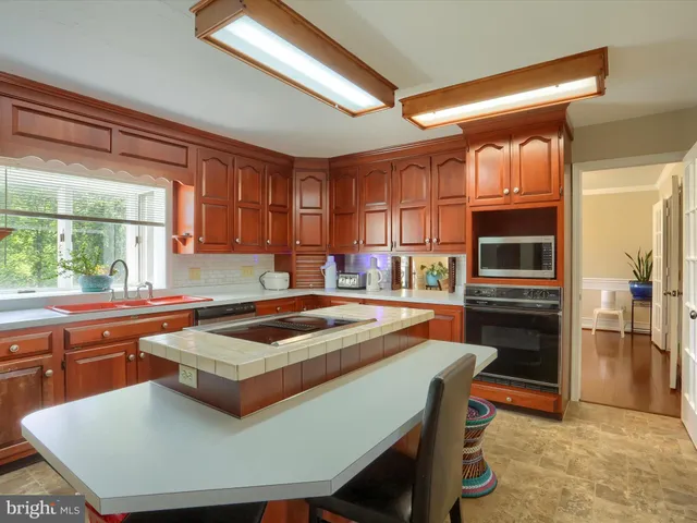 $430,000 | 979 Pennsylvania Avenue, Harrisburg, PA 17112