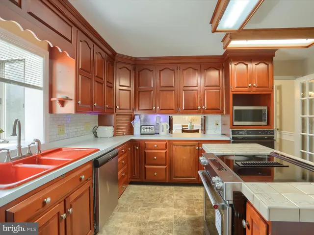 $430,000 | 979 Pennsylvania Avenue, Harrisburg, PA 17112