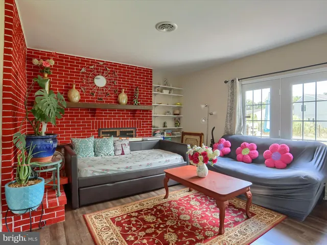 $430,000 | 979 Pennsylvania Avenue, Harrisburg, PA 17112