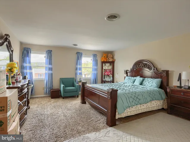 $430,000 | 979 Pennsylvania Avenue, Harrisburg, PA 17112