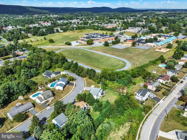 $430,000 | 979 Pennsylvania Avenue, Harrisburg, PA 17112