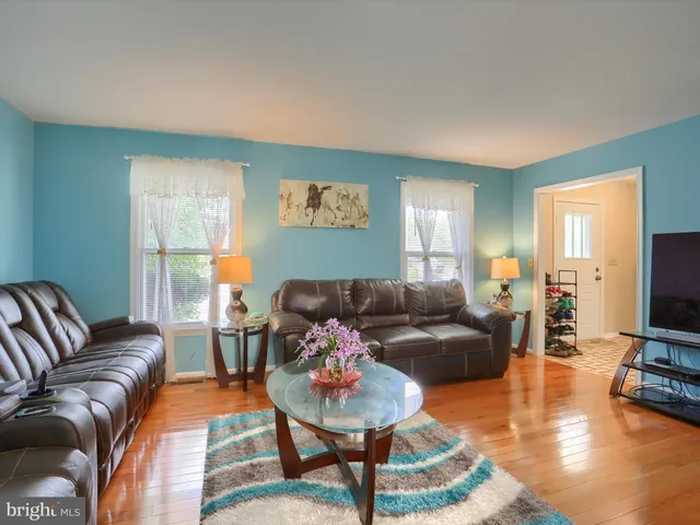 $430,000 | 979 Pennsylvania Avenue, Harrisburg, PA 17112