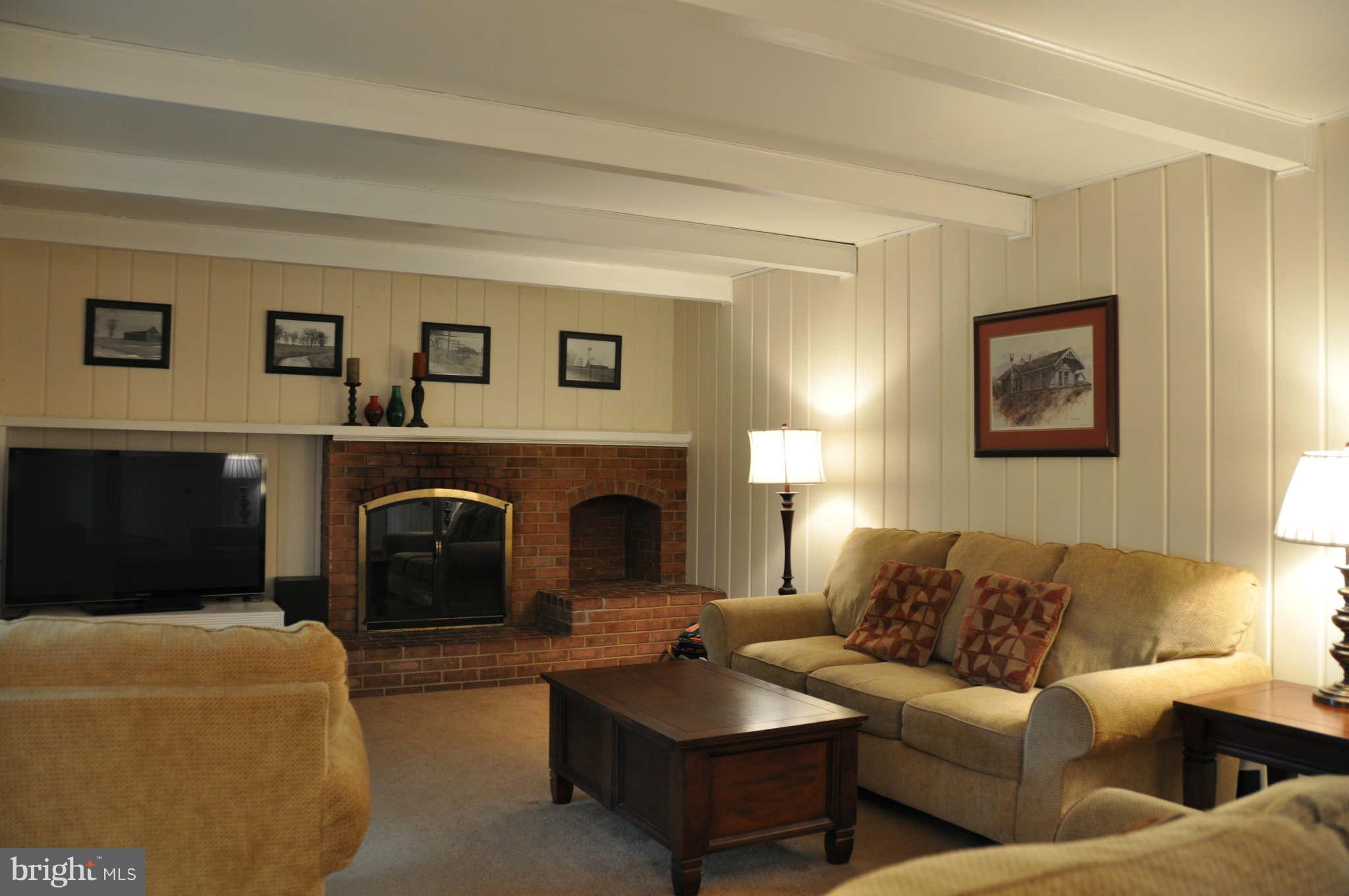 6011 Roxbury Avenue Springfield, VA 22152 - Photo 14 of 30 Family Room