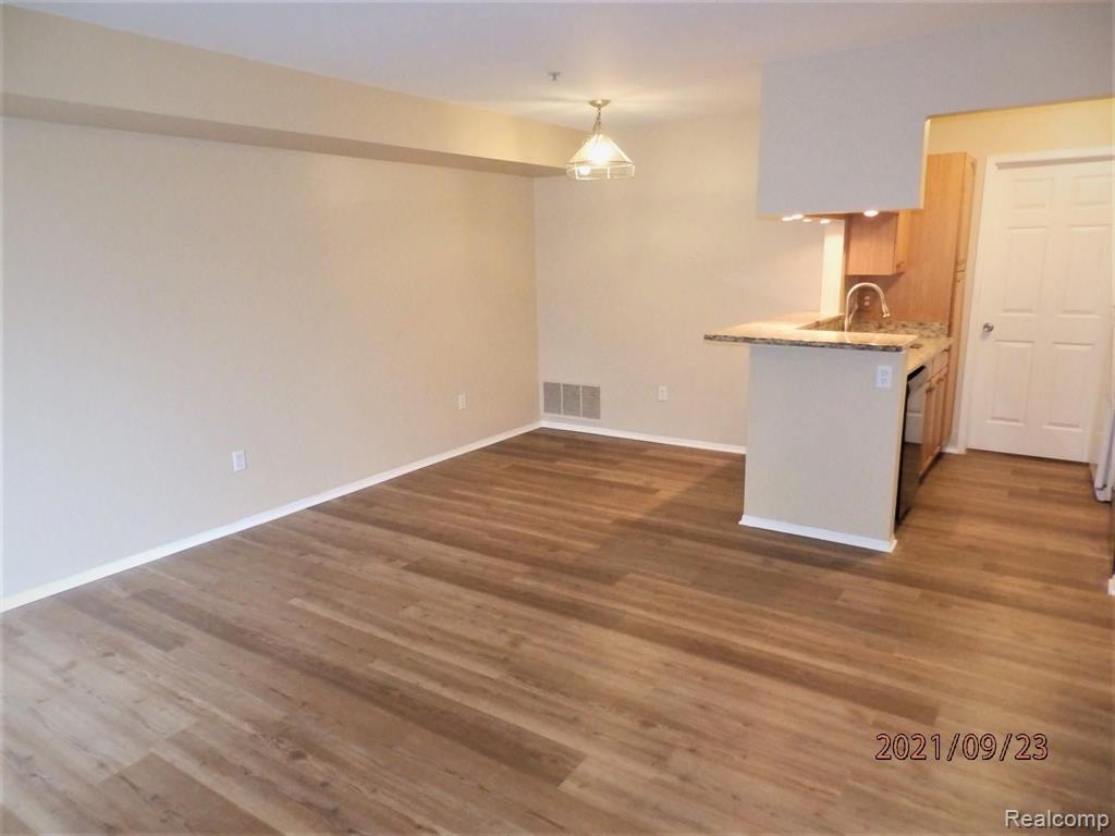 22082 Cape Cod Way, Unit 14 Farmington, MI 48336 - Photo 4 of 24