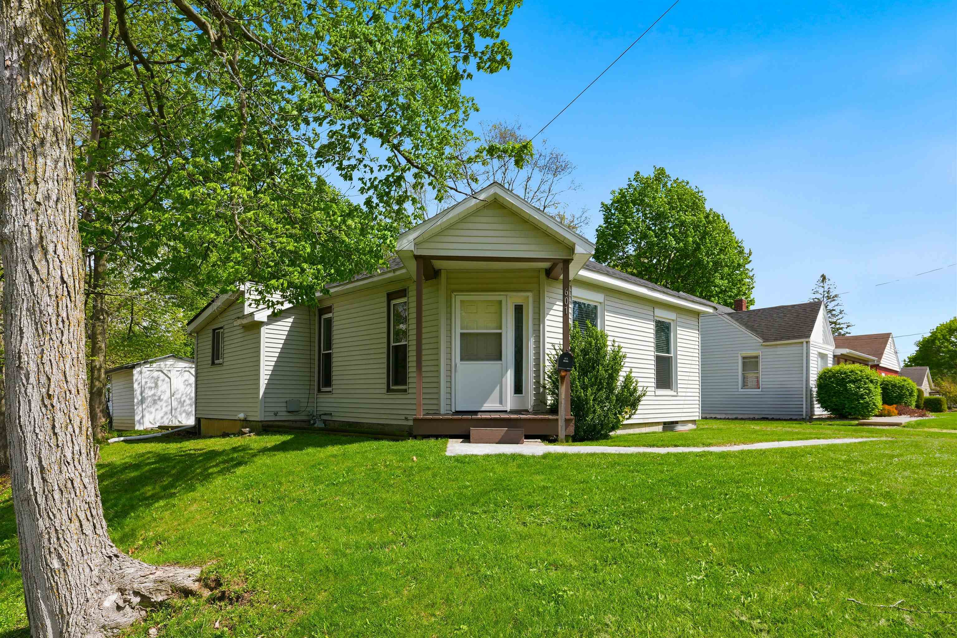 601 South Elizabeth Street Angola, IN 46703 - Photo 2 of 30