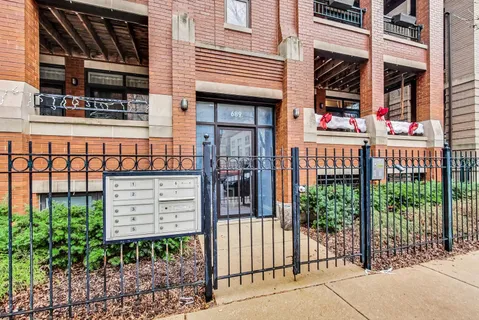 $549,900 | 689 North Peoria Street, Unit 2N, Chicago, IL 60642
