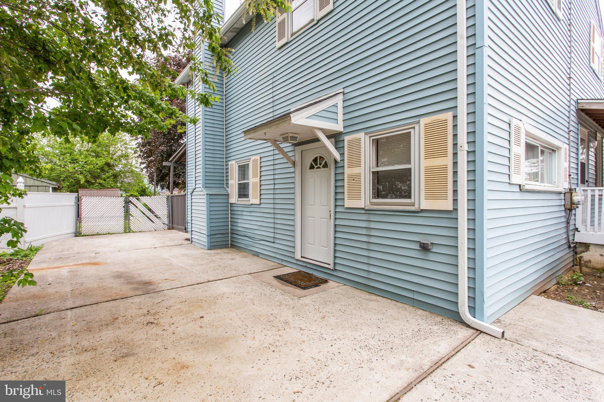 914 Providence Road Secane, PA 19018 - Photo 4 of 37