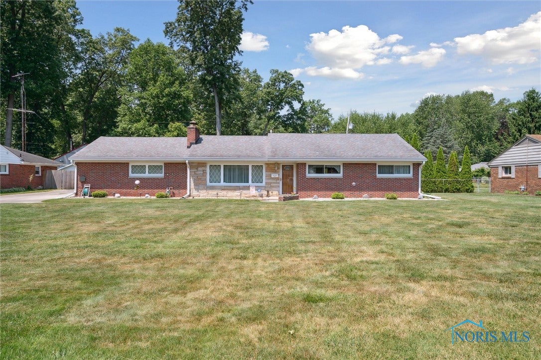 5201 Pawnee Road Toledo, OH 43613 - Photo 1 of 30 Gallery Image 1