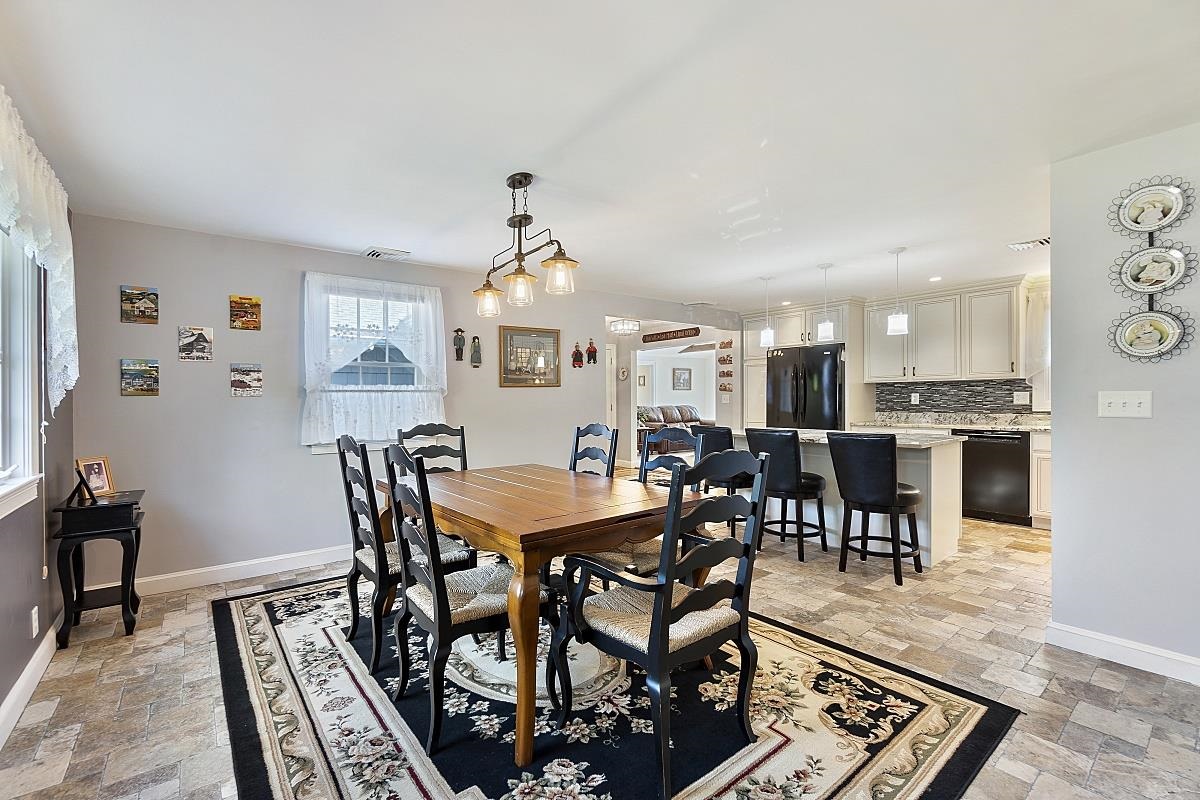 99 Currier Road Pelham, NH 03076 - Photo 4 of 27