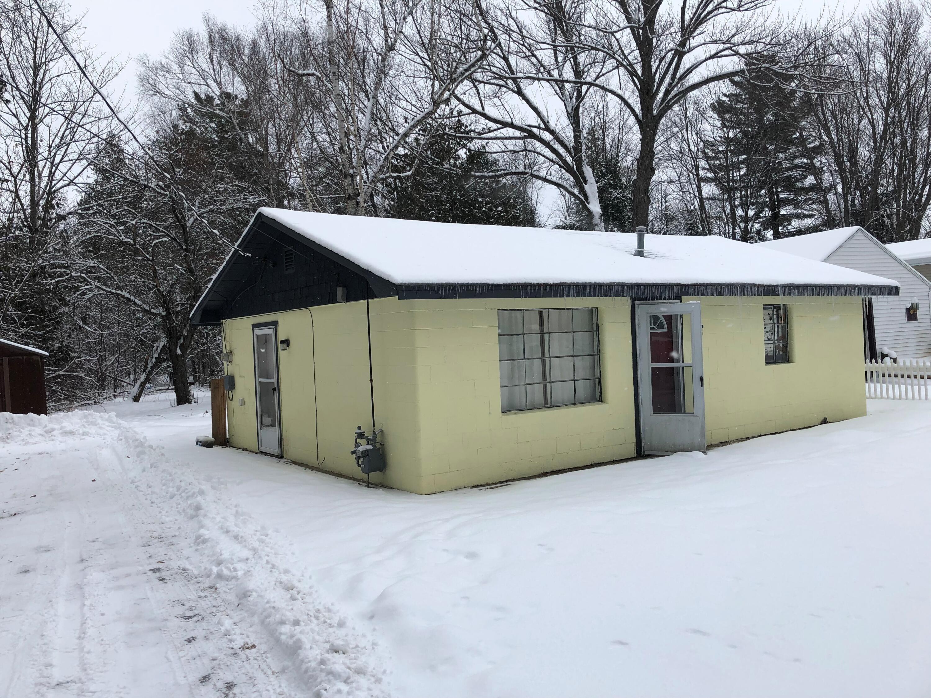 4811 South 33 1/2 Road Cadillac, MI 49601 - Photo 2 of 12 n33 1
