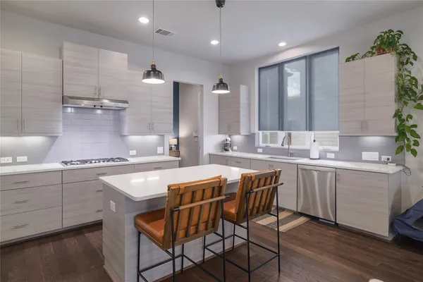 $3,250 | 6021 Seville Drive, Austin, TX 78724