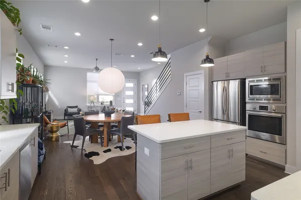 $3,250 | 6021 Seville Drive, Austin, TX 78724