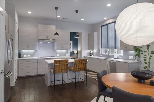 $3,250 | 6021 Seville Drive, Austin, TX 78724