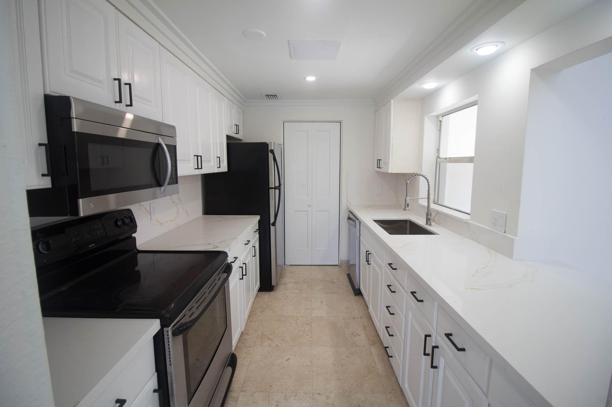 1109 Pine Drive Pompano Beach, FL 33060 - Photo 7 of 31 Photo 7