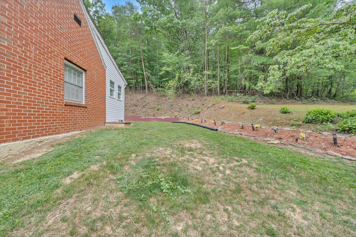 1852 Wildwood Road Salem, VA 24153 - Photo 36 of 48 37-MIB07951
