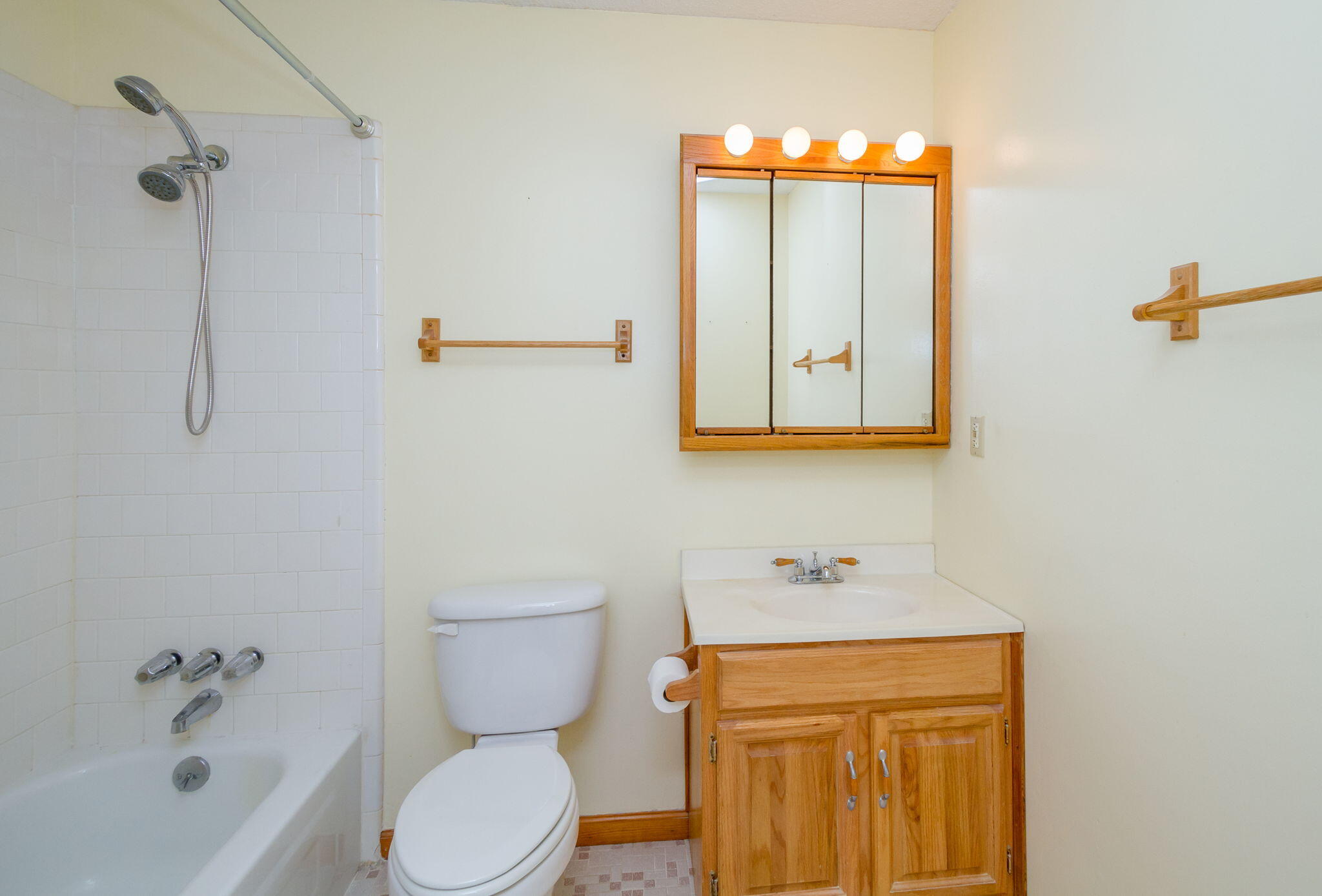 2648 Crosscreek Road Hephzibah, GA 30815 - Photo 29 of 41 Hall bathroom