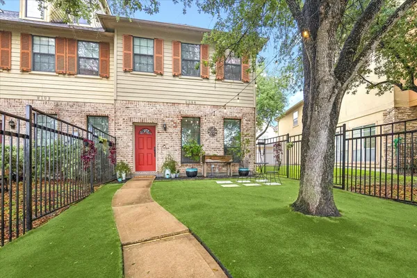 $2,200 | 9044 Lakes At 610 Drive, Houston, TX 77054