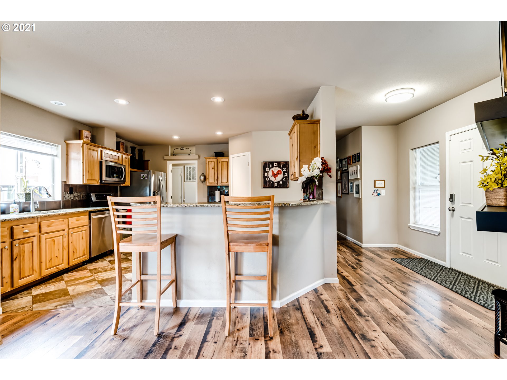 37155 Immigrant Road Pleasant Hill, OR 97455 - Photo 3 of 32 Gallery Image 3