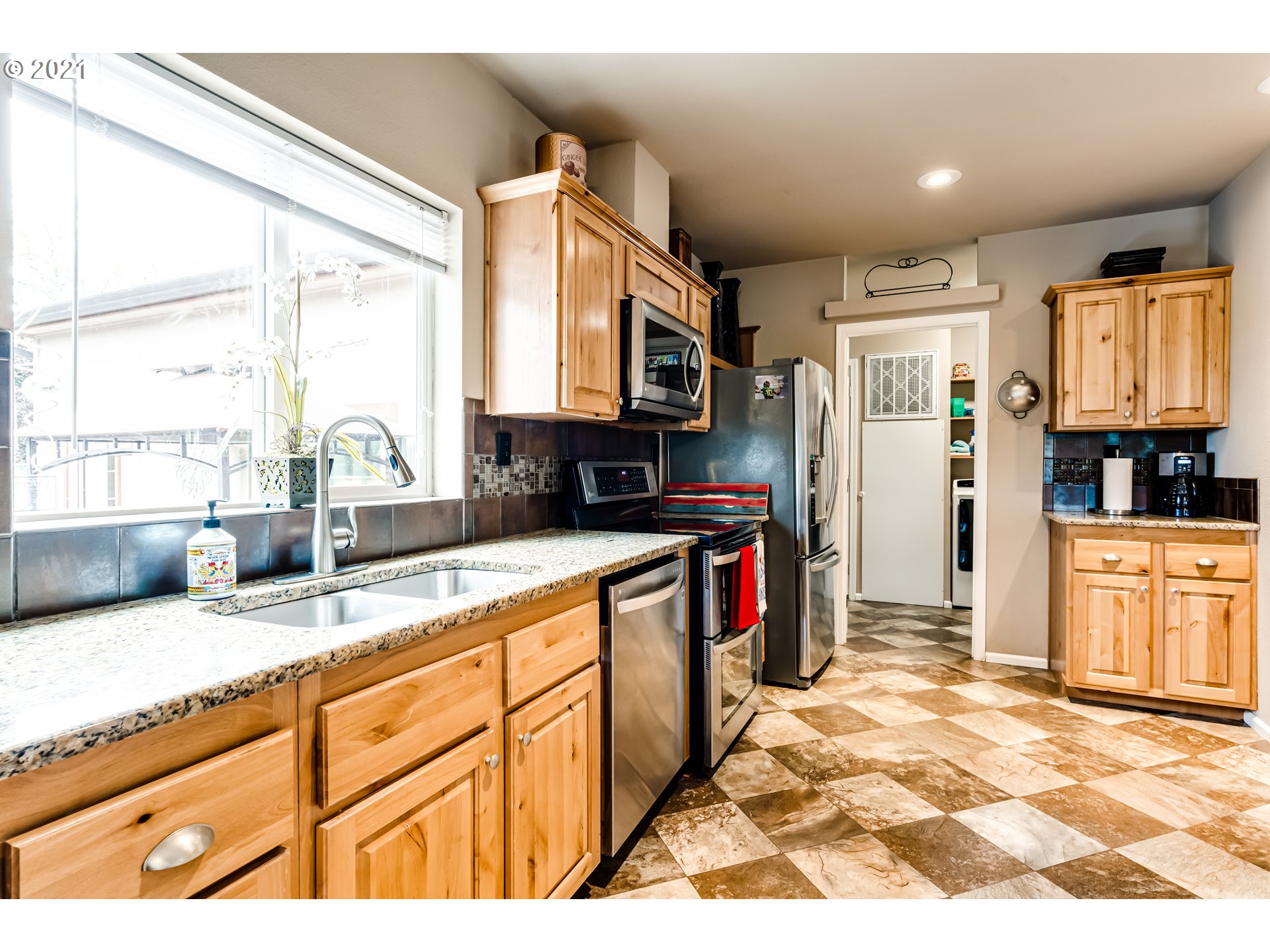 37155 Immigrant Road Pleasant Hill, OR 97455 - Photo 4 of 32 Gallery Image 4