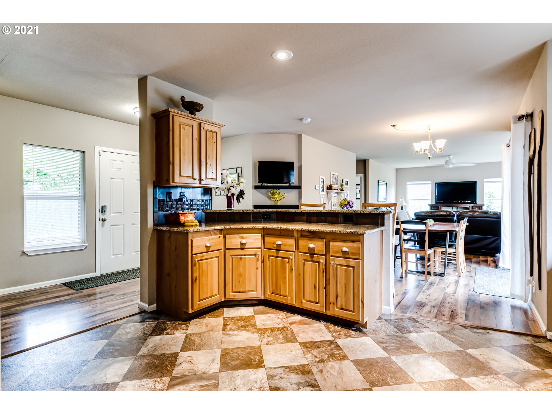 37155 Immigrant Road Pleasant Hill, OR 97455 - Photo 5 of 32 Gallery Image 5