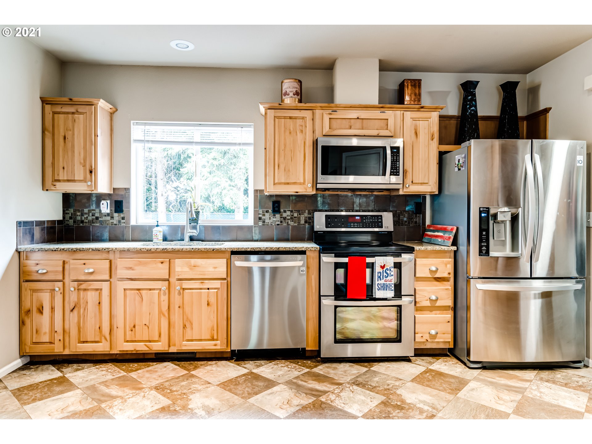 37155 Immigrant Road Pleasant Hill, OR 97455 - Photo 6 of 32 Gallery Image 6