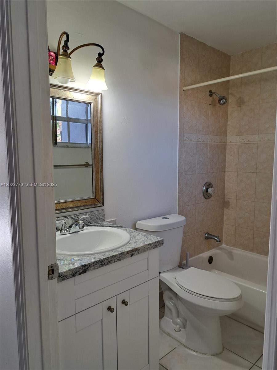 6140 Southwest 129th Place, Unit 2007 Miami, FL 33183 - Photo 15 of 21 Master Bathroom