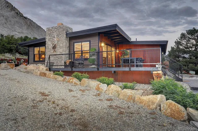 a view of a house with backyard and sitting area