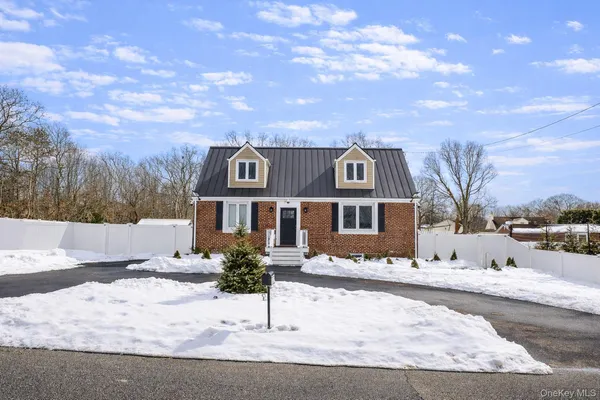 $949,999 | 4 Riverside Avenue, Mastic Beach, NY 11951