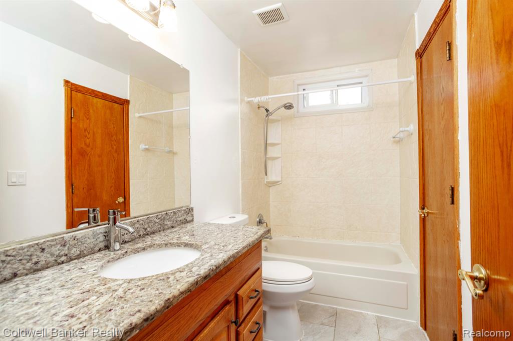 22512 Sheridan Road Novi, MI 48375 - Photo 18 of 37