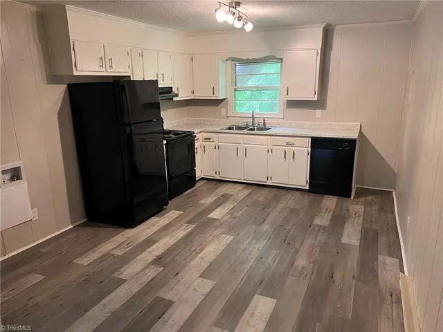 $705 | 216 Church Street, Unit 4, Thomasville, NC 27360