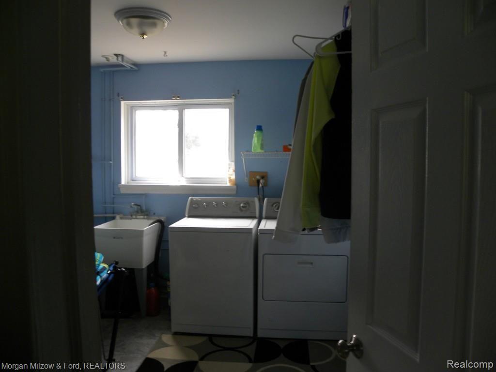 9575 Hadley Road Clarkston, MI 48348 - Photo 6 of 11 Laundry.jpg