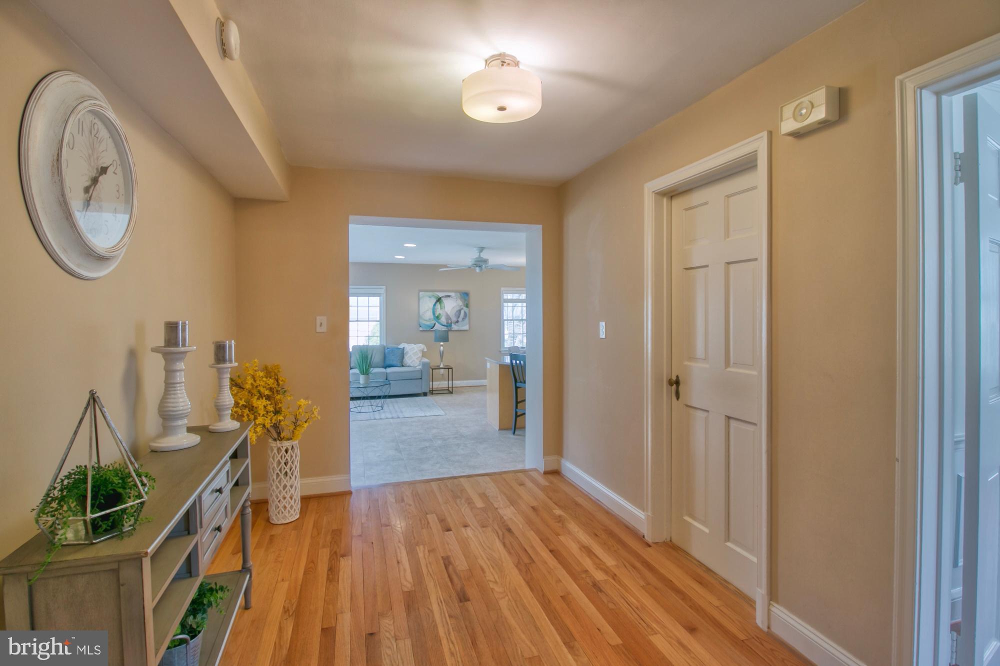 516 Yarmouth Road Baltimore, MD 21286 - Photo 13 of 50 Second foyer leading to family room