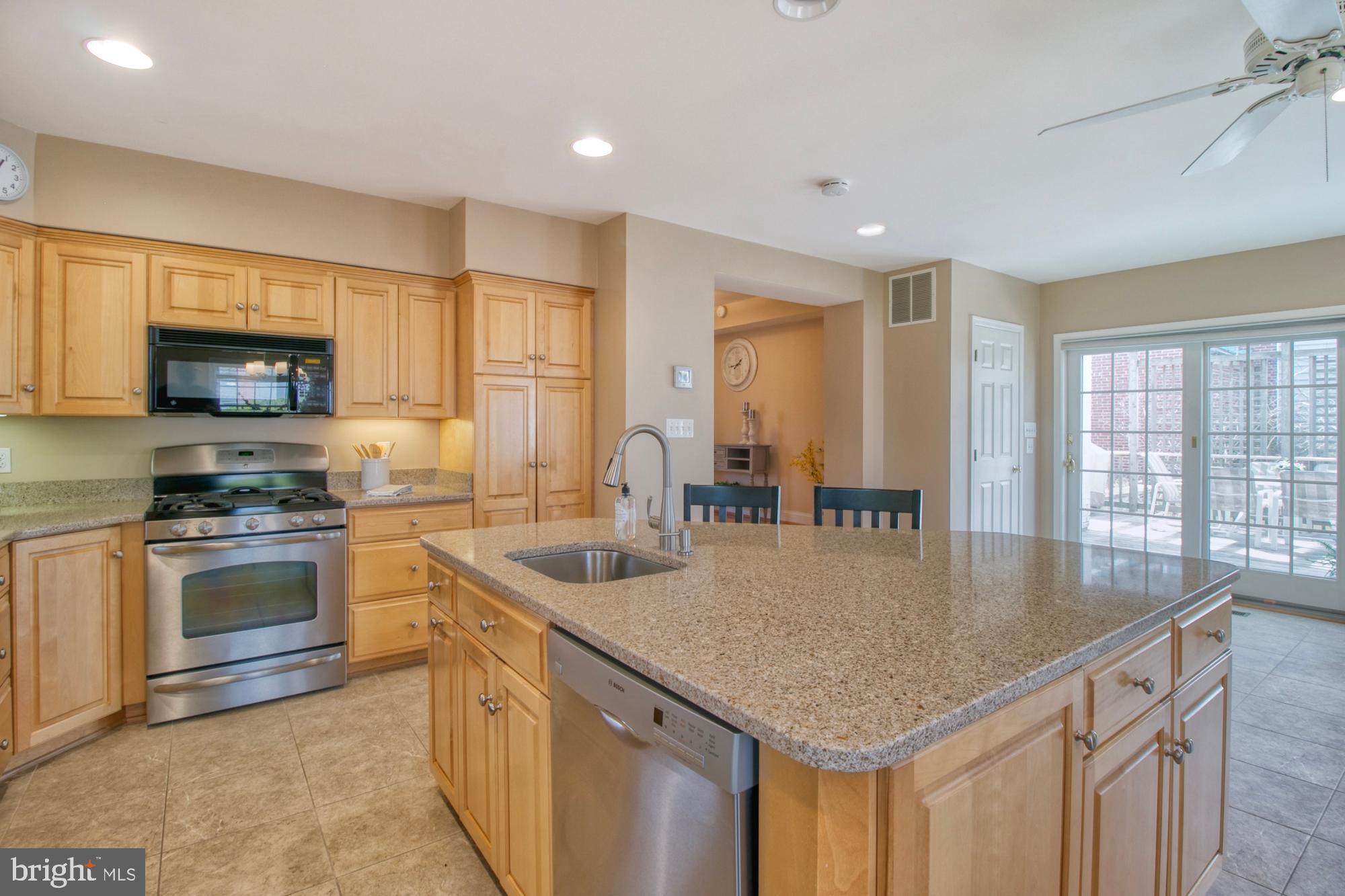 516 Yarmouth Road Baltimore, MD 21286 - Photo 21 of 50 Large island with more storage