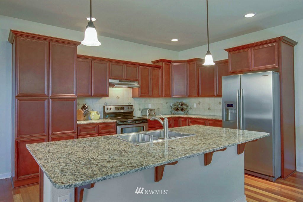 5109 Northeast 6th Place Renton, WA 98059 - Photo 2 of 18 Gallery Image 2