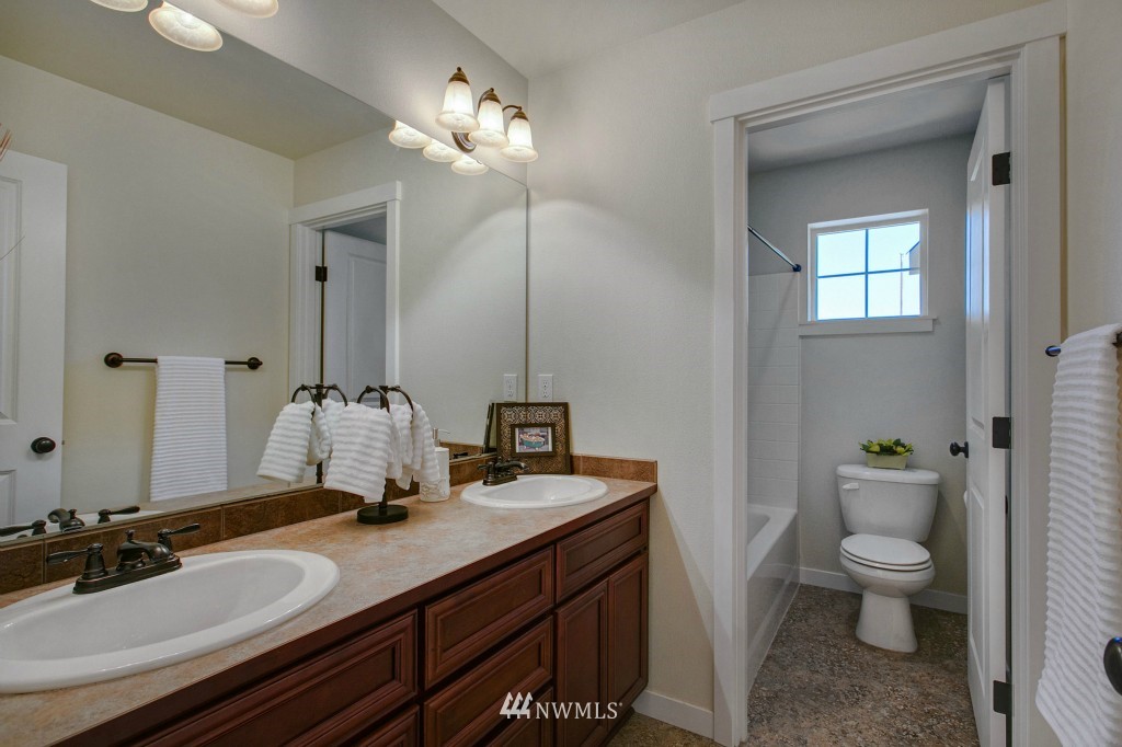 5109 Northeast 6th Place Renton, WA 98059 - Photo 11 of 18 Gallery Image 11