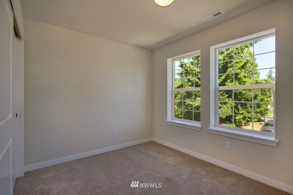 5109 Northeast 6th Place Renton, WA 98059 - Photo 12 of 18 Gallery Image 12