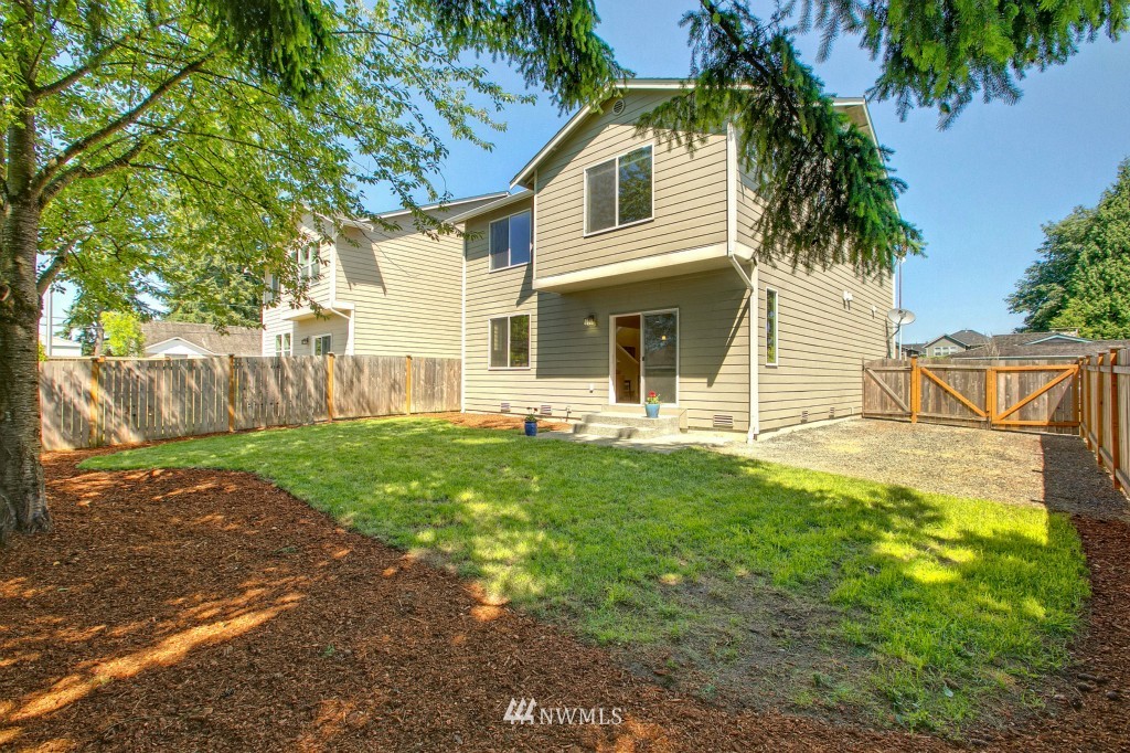 5109 Northeast 6th Place Renton, WA 98059 - Photo 17 of 18 Gallery Image 17