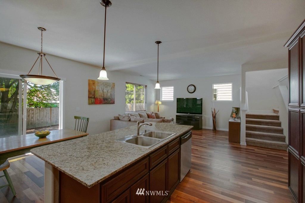 5109 Northeast 6th Place Renton, WA 98059 - Photo 3 of 18 Gallery Image 3