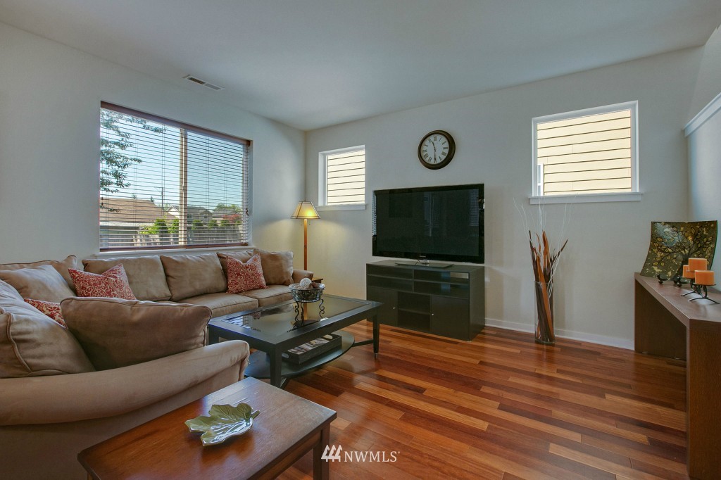 5109 Northeast 6th Place Renton, WA 98059 - Photo 5 of 18 Gallery Image 5